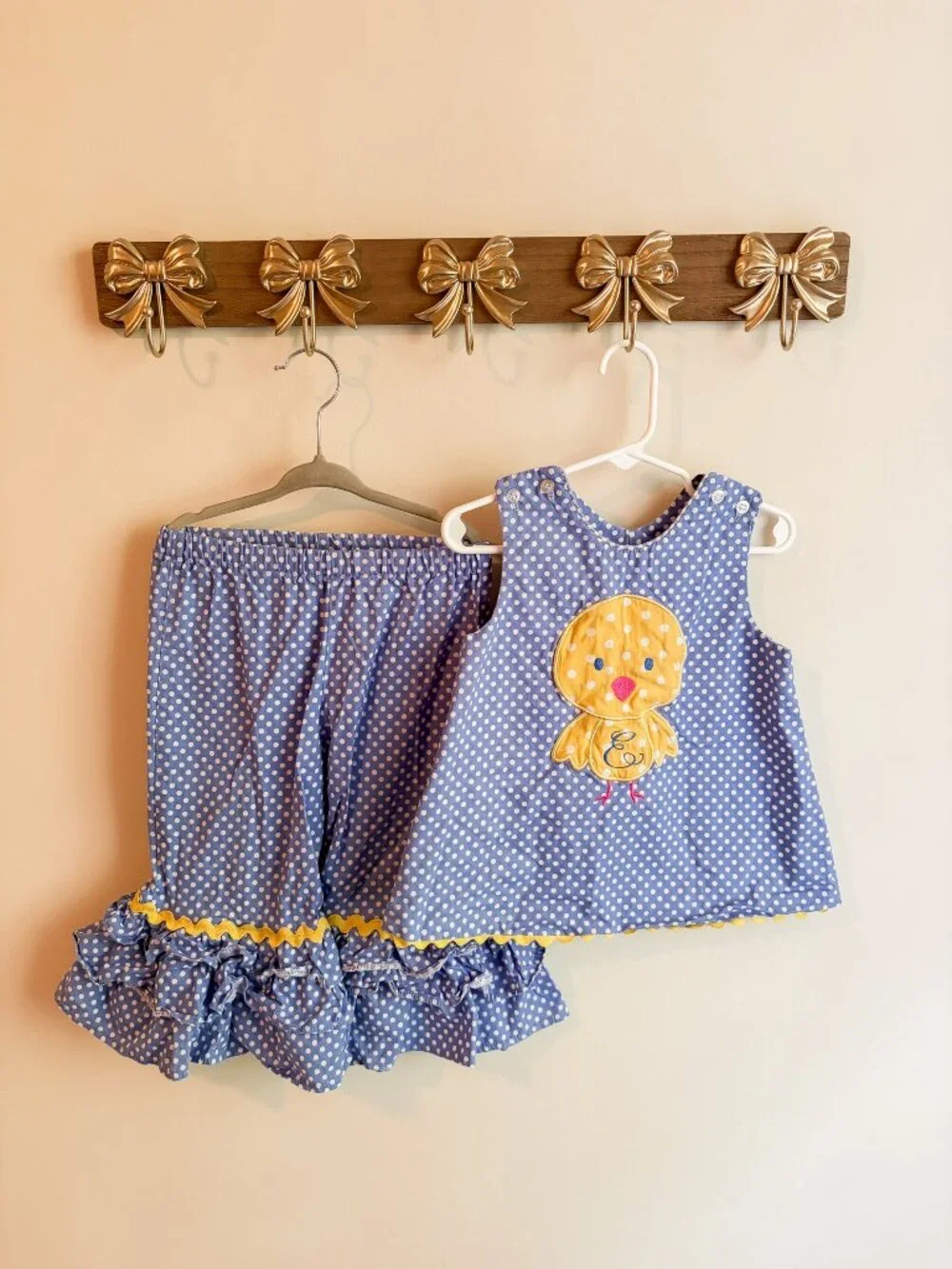 Giggleboxes girls size 2T Blue Polka Dot Yellow Chick Applique Two-Piece Set “E”